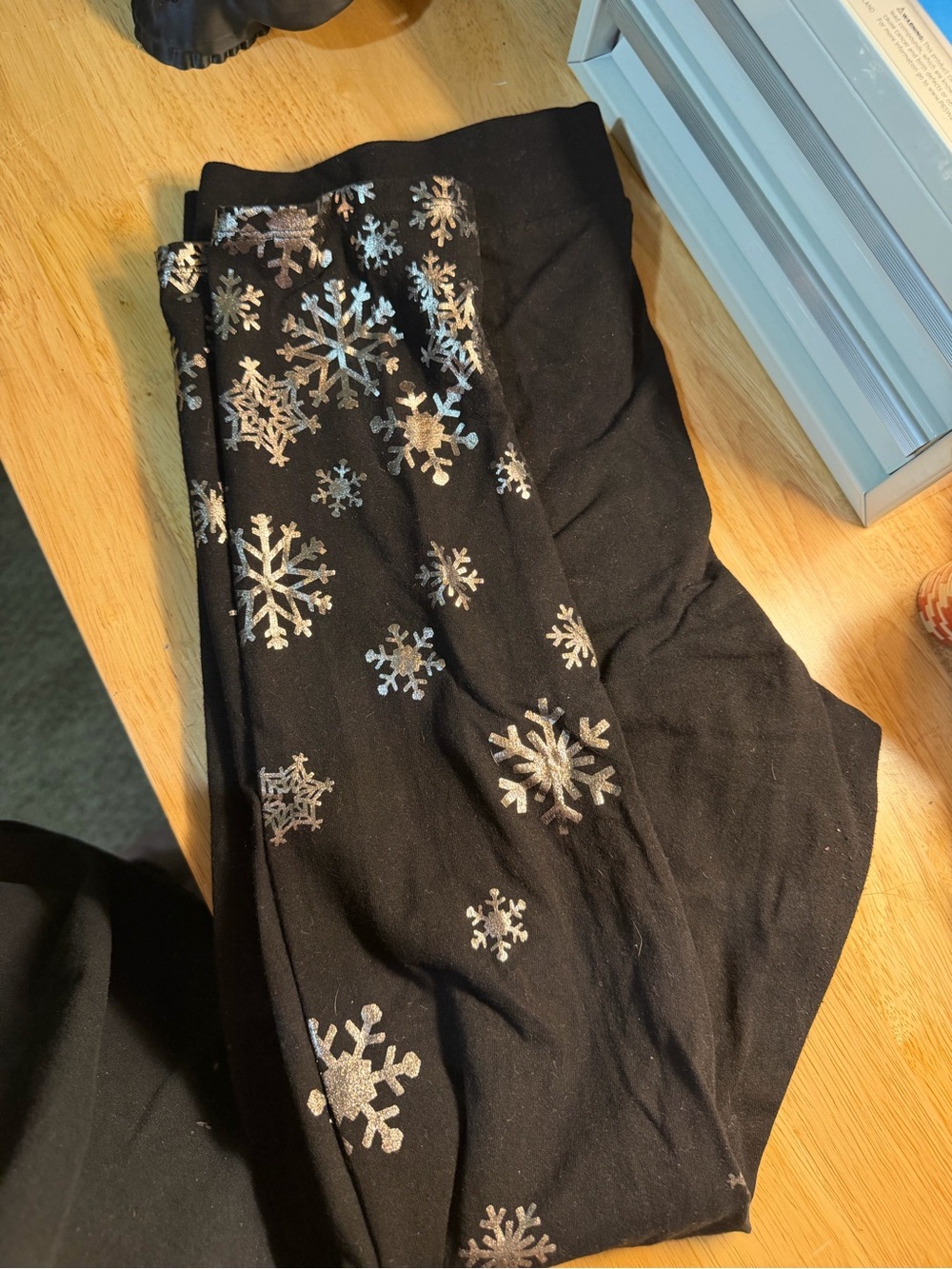 Torrid Black Cotton Blend Leggings with Snowflakes